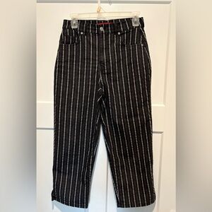 Gloria Vanderbilt Black and White Capris Pants